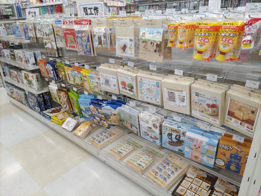 子供たちにぴったり！夏休み工作コーナーがオープンしました｜ブログ